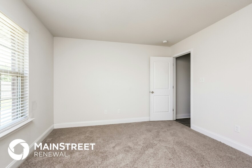 Building Photo - 7878 Ferndale Dr