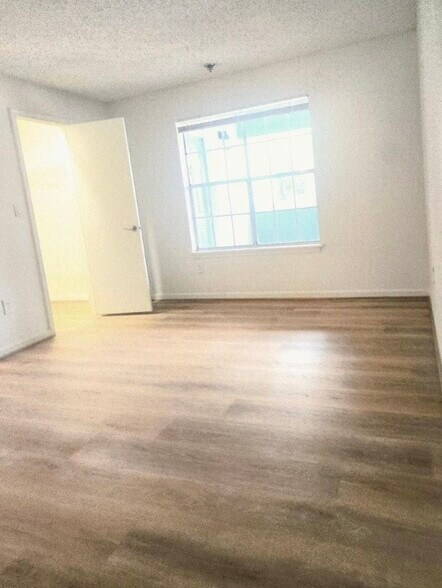 Building Photo - 1020 Crystal Way