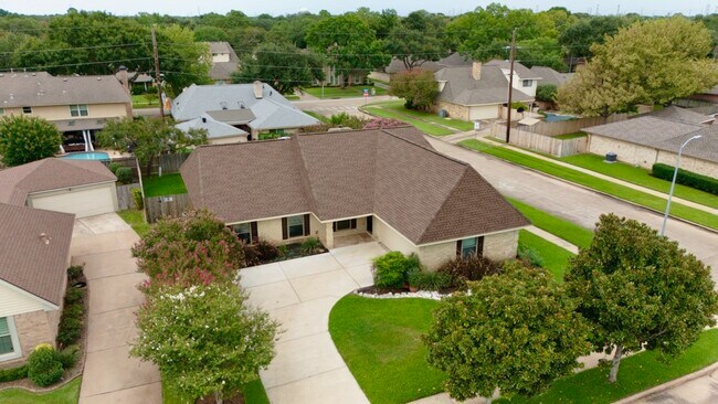 Building Photo - 2931 Pasture Ln