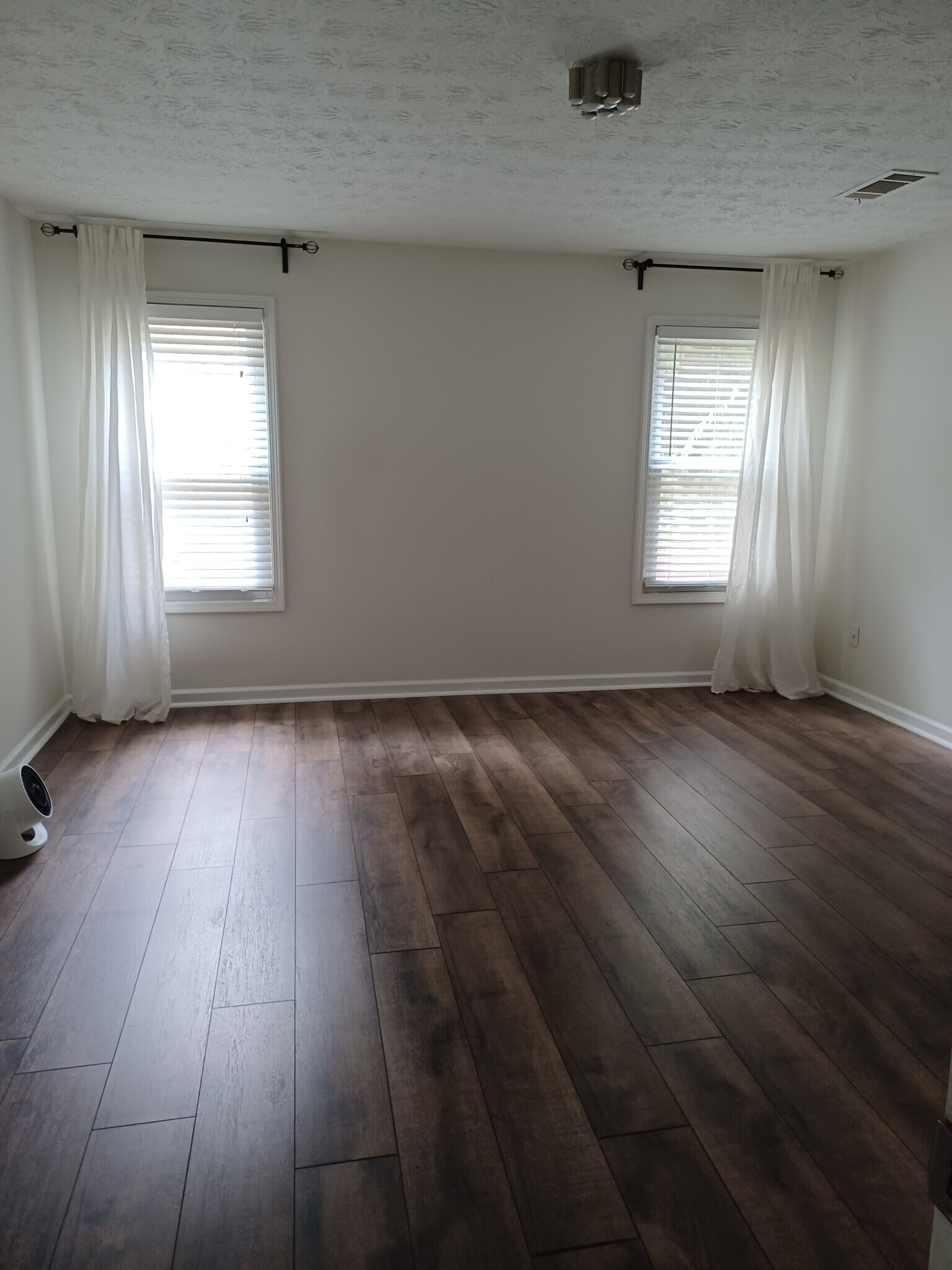 new floor, master bed on main - 1348 Brandon Sq