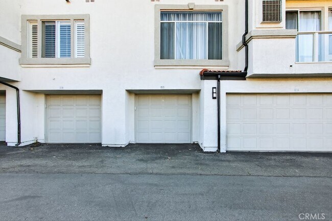 Building Photo - 30902 Club House Dr