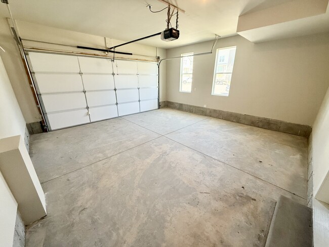 Building Photo - 1063 S 2760 E