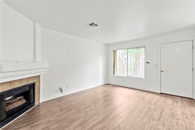 Building Photo - 2212 Silver Pine Dr