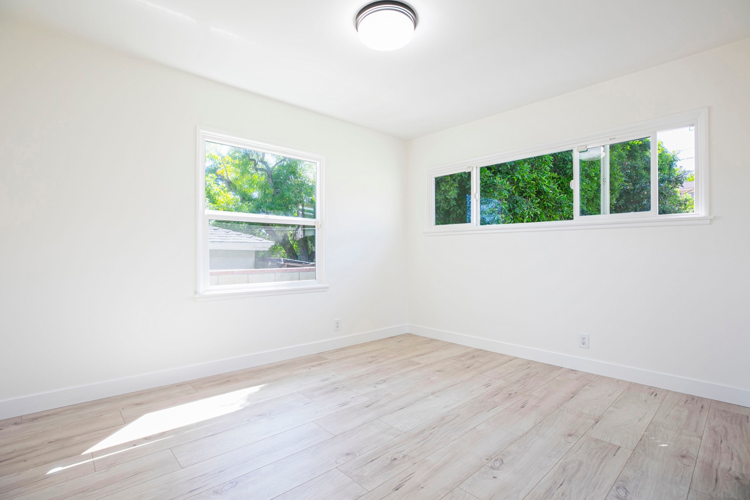 Building Photo - 1061 E Santa Anita Ave