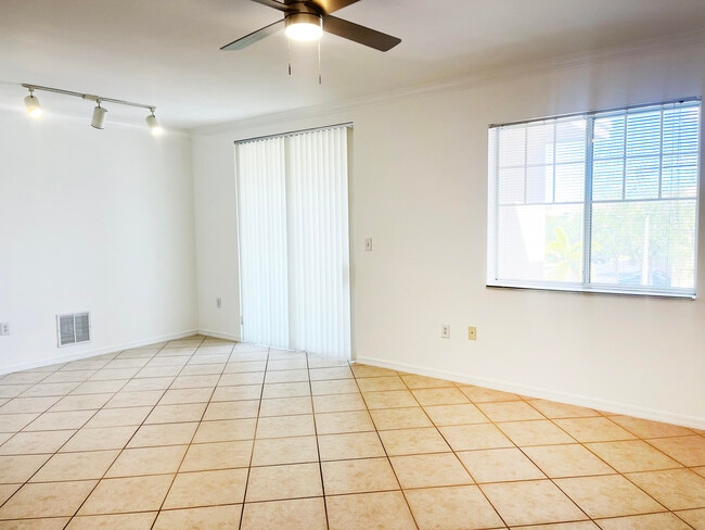 Building Photo - 6482 Emerald Dunes Dr