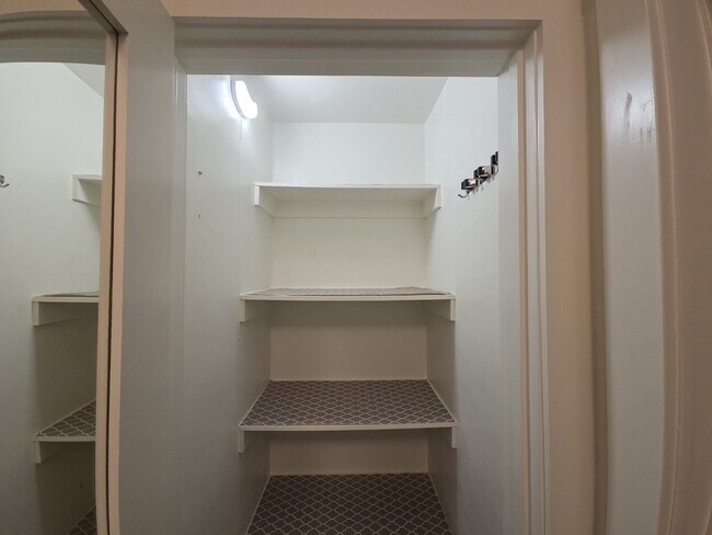 Building Photo - Elegant home with classic charm