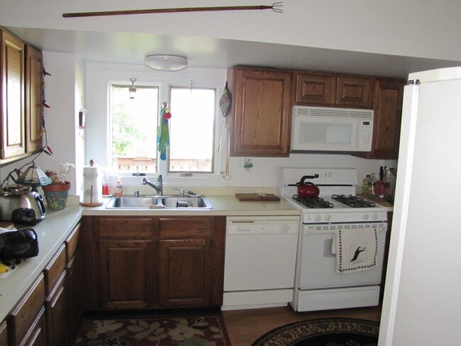 Building Photo - 8688 Lees Ridge Rd