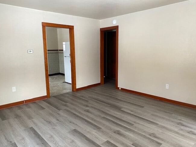 Building Photo - Two Bedroom Home with Washer/Dryer Hookups in Full Basement!