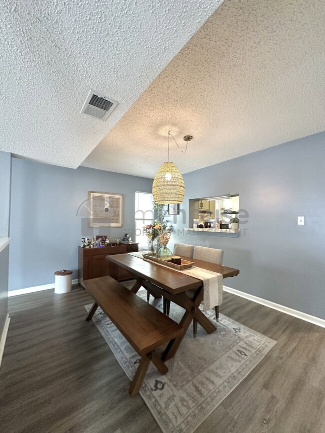 Building Photo - 828 23rd St