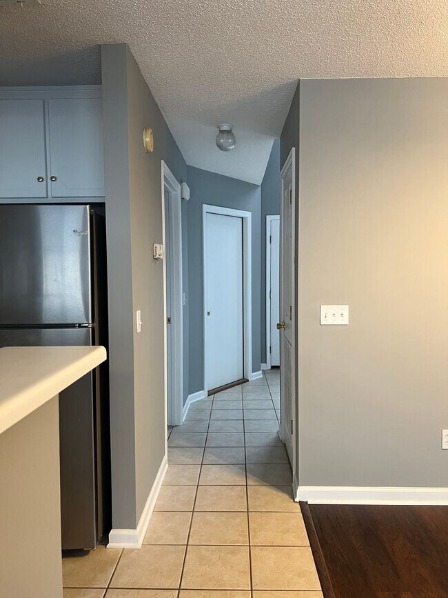 Building Photo - 139 S Spring View Dr