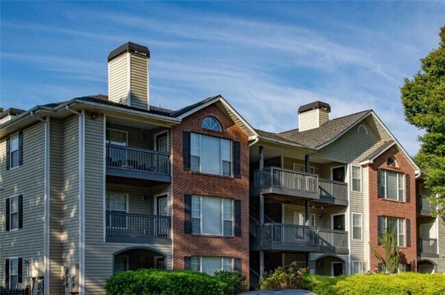 Building Photo - 9200 Roberts Dr