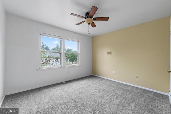 Building Photo - 1578 Yeakel Way