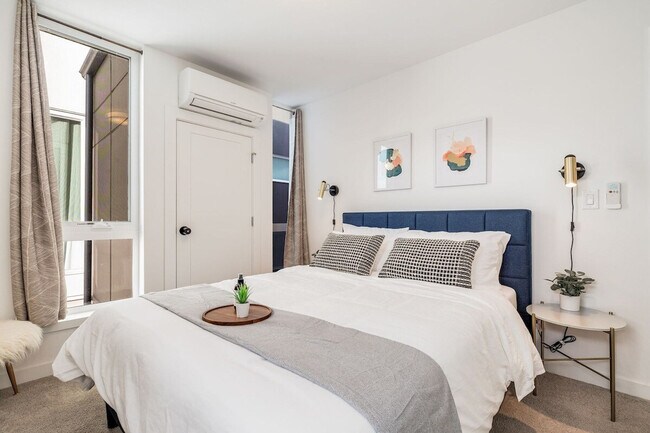 Building Photo - 1112 13th Ave