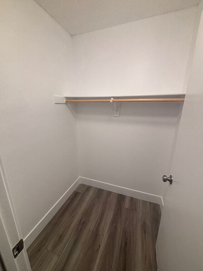 Building Photo - Newly Renovated Two Bedroom Condo