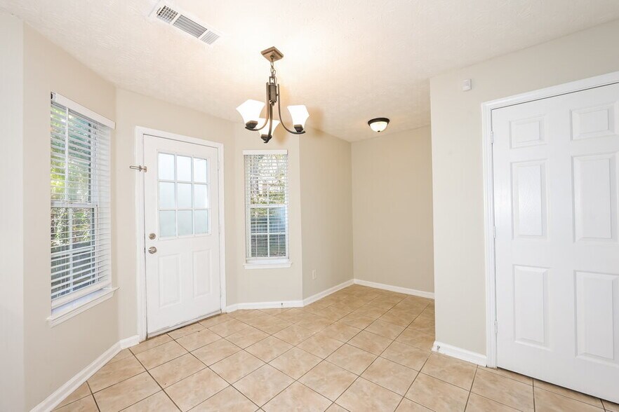 Building Photo - 86 Springbottom Dr SE