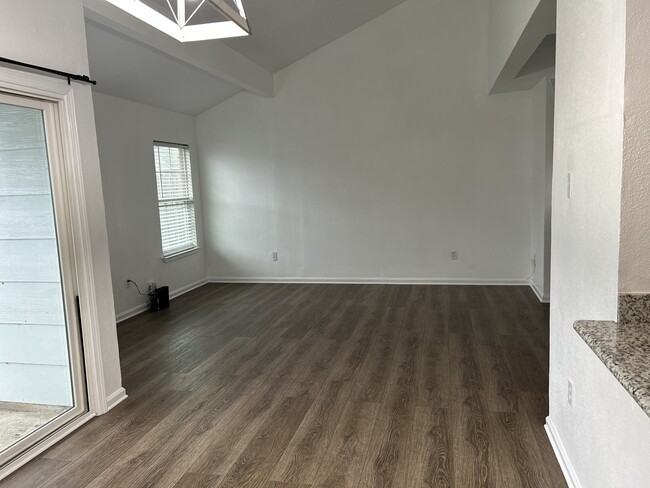 Building Photo - 5315 Cross Creek Dr