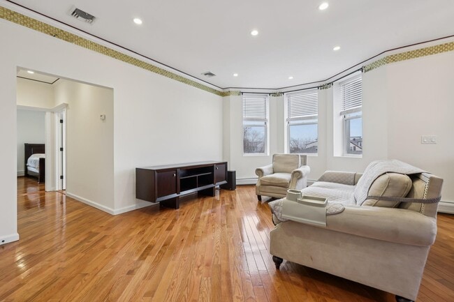 Building Photo - 239 Desoto Pl