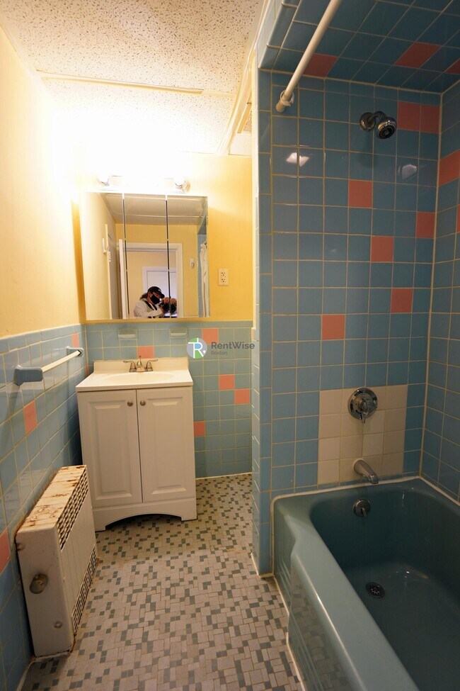 Building Photo - 1455 Beacon St