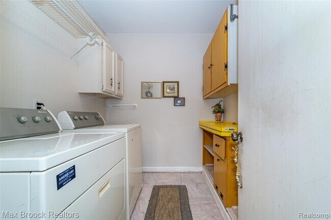 Building Photo - 862 Yorktown Ct