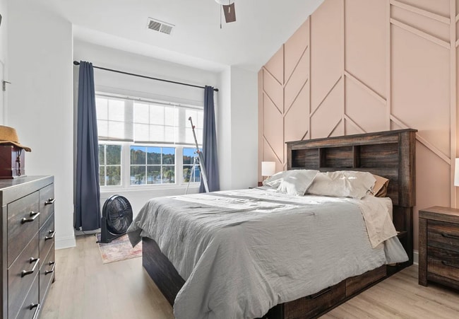 Building Photo - Stunning Top-Floor 2-Bedroom Retreat with ...