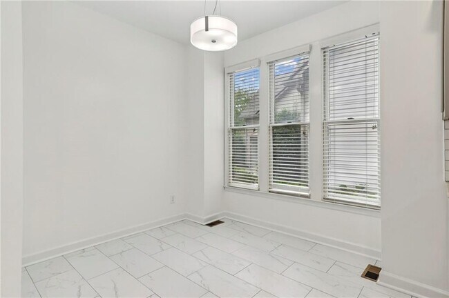 Building Photo - 3740 Ashford Point