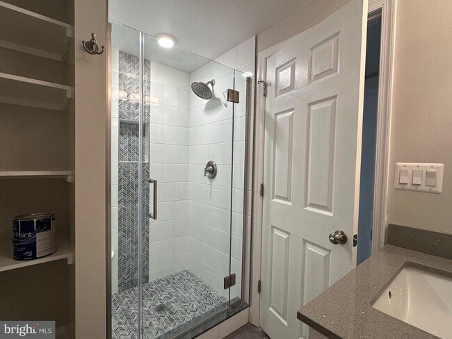 Building Photo - 6731 Crest Pl