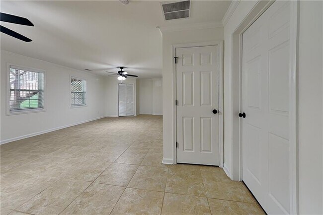 Building Photo - 420 Sable Ct