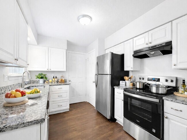 Building Photo - 4-Bedroom, 1 Bath  Single Family for Rent in Mesquite, TX | Great Backyard & Modern Kitchen