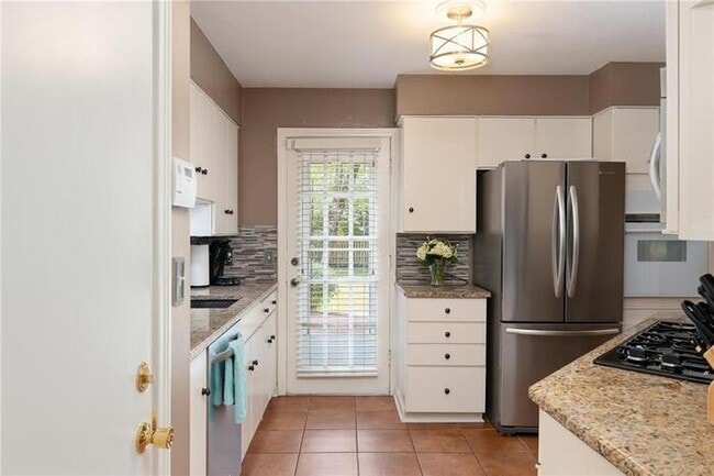 Building Photo - Gorgeous updated 2 bed/2 bath PV charmer