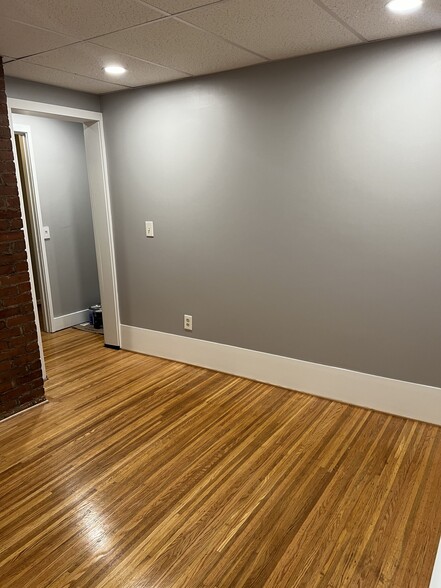 Spare room/office - 21 Audubon St