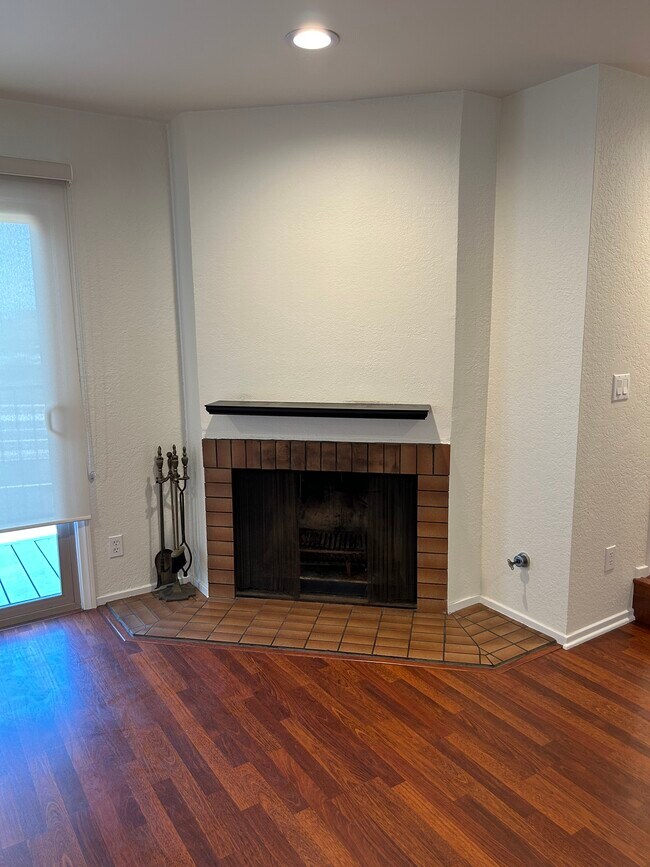 Building Photo - 1504 Manhattan Beach Blvd