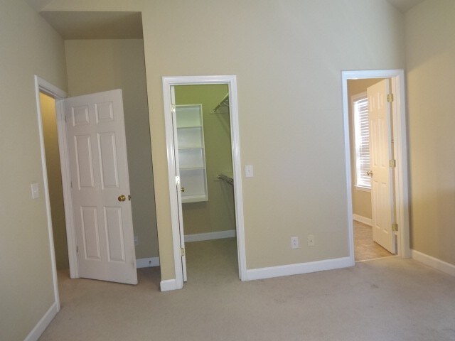 Building Photo - 2271 Dewey Dr