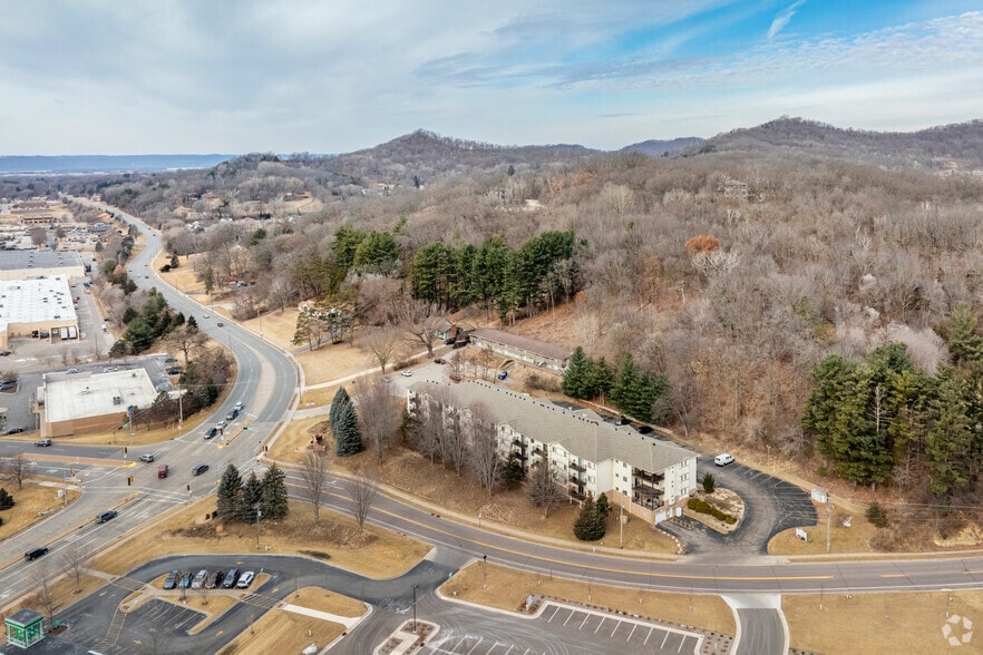 Aerial Context - Pine Ridge Apartment Homes