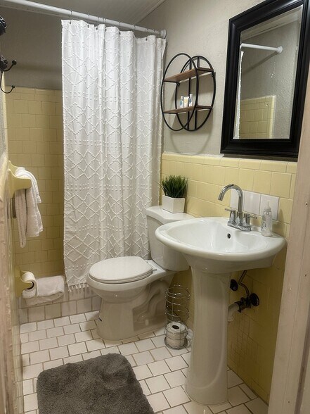 Building Photo - 22526 Old Dixie Hwy