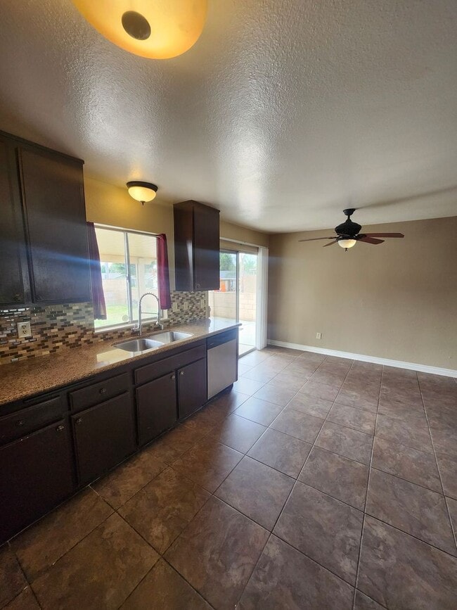 Building Photo - Inviting 3-Bedroom Home