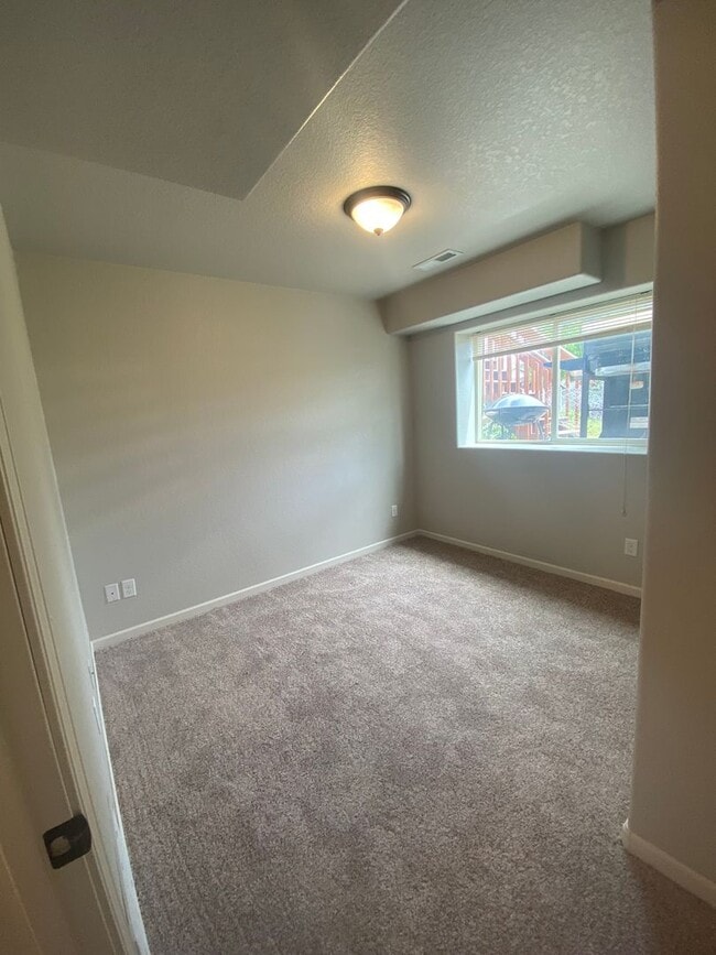 Building Photo - 4 BED | 3 BATH | 3 CAR GARAGE | SUMMERSET