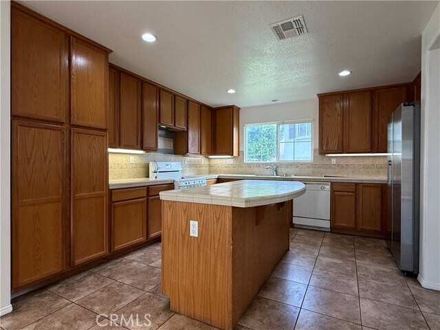 Building Photo - 506 N Placer Privado