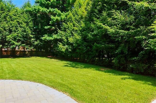 Building Photo - 62 Country Club Ln