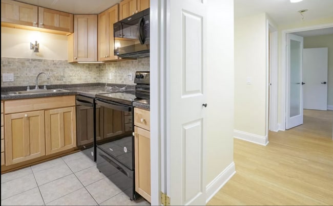 Building Photo - 3 Bedroom, 2 Bathroom Condo in Downtown!