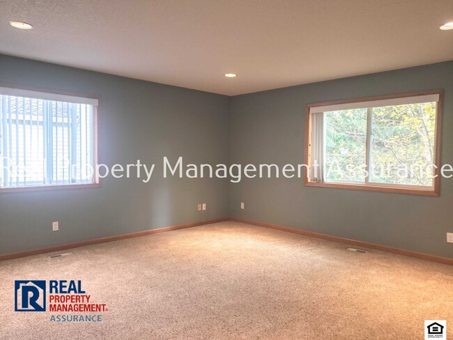 Building Photo - 15590 SW Tanager Dr