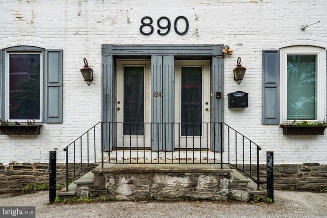 Building Photo - 890 County Line Rd