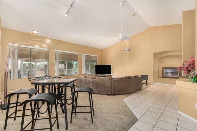 Building Photo - Spectacular 5 bdrm Home, OFFERS SOLAR ELECTRIC!