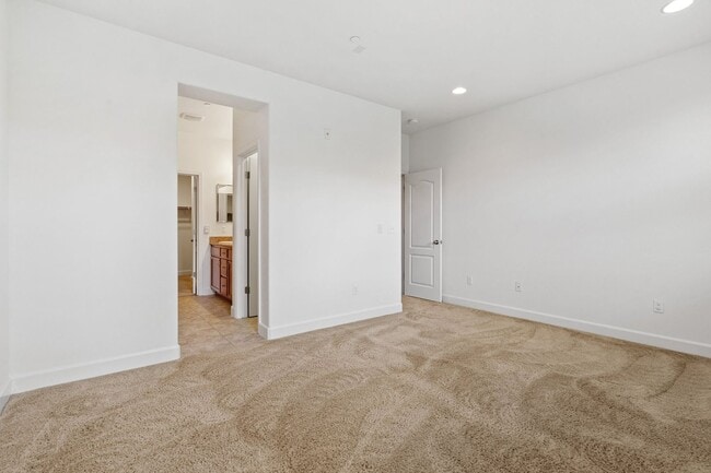 Building Photo - ELEGANTLY APPOINTED TOWNHOME IN TOSCANA PRIVATE & SECURE | NEAR GREENBELT!