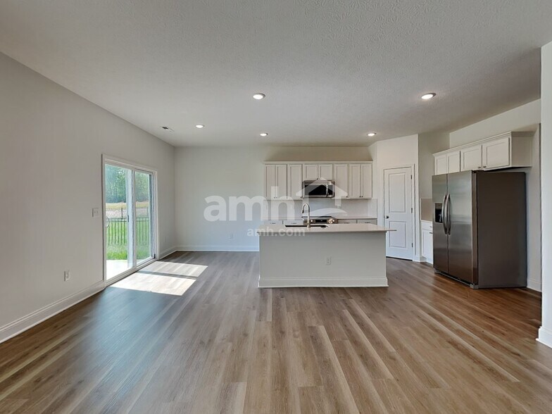 Building Photo - 1112 Heritage Blvd