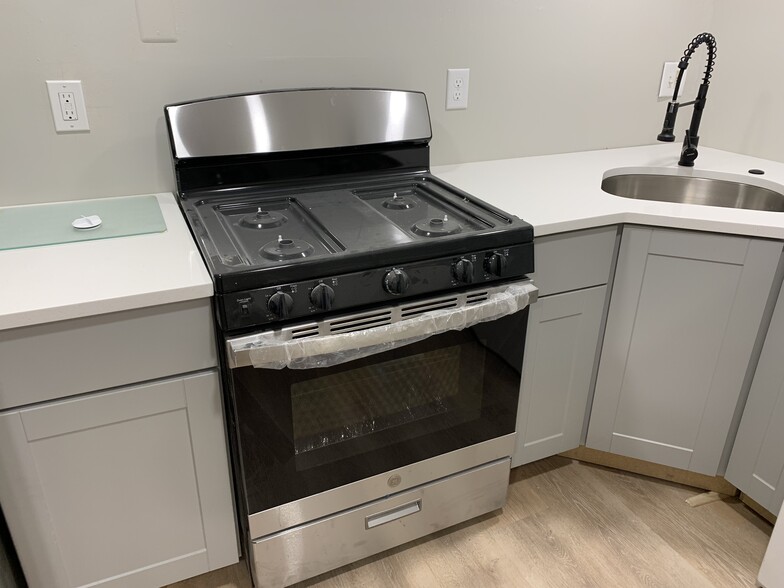 Building Photo - 1424 Catharine St