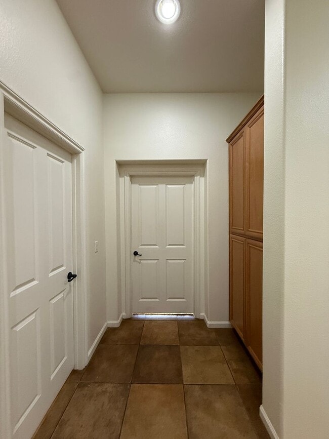 Building Photo - Centrally Located Single Story Home in Traditions