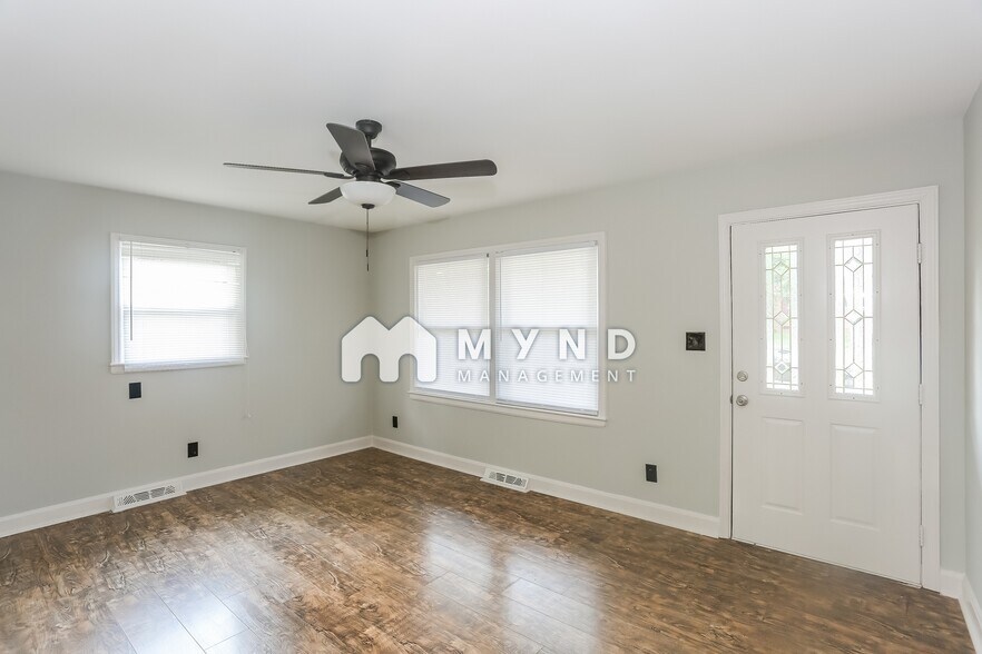 Building Photo - 4821 Woodway Pl