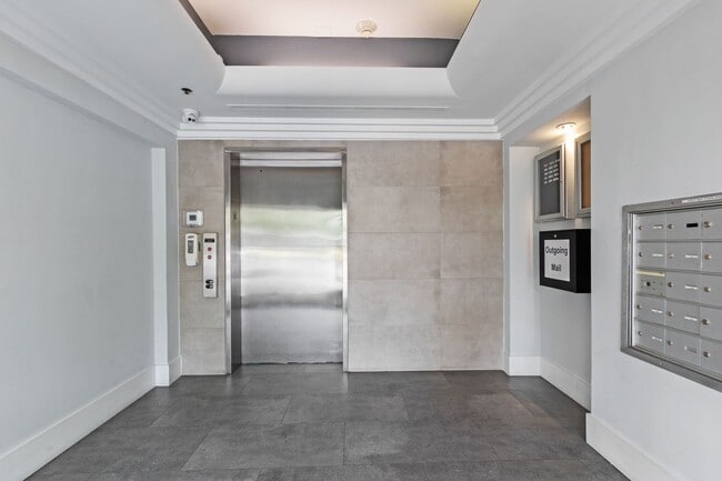Building Photo - Luxury 2BR Penthouse in Coconut Grove | 1.5 Bath | Prime Miami Location
