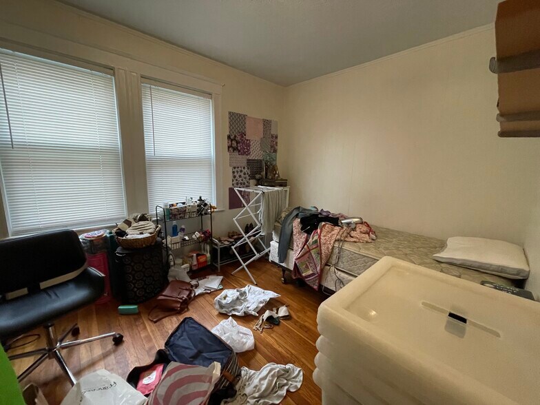 Building Photo - 14 Stockwell St