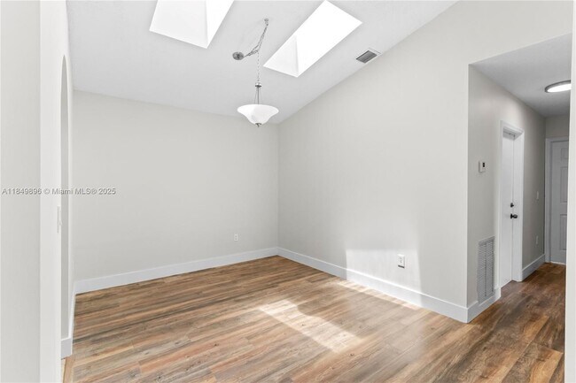 Building Photo - 14611 SW 156th Ave